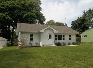 1215 N Madison St, Woodstock, IL 60098