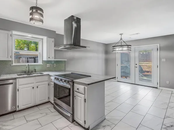 612 Timber Hill Dr, Little Rock, AR 72211