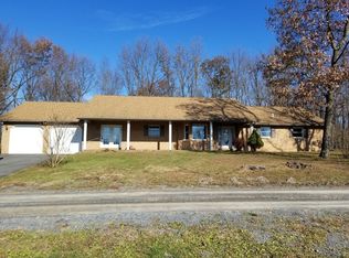 526 Sugar Hollow Rd, Berkeley Springs, WV 25411