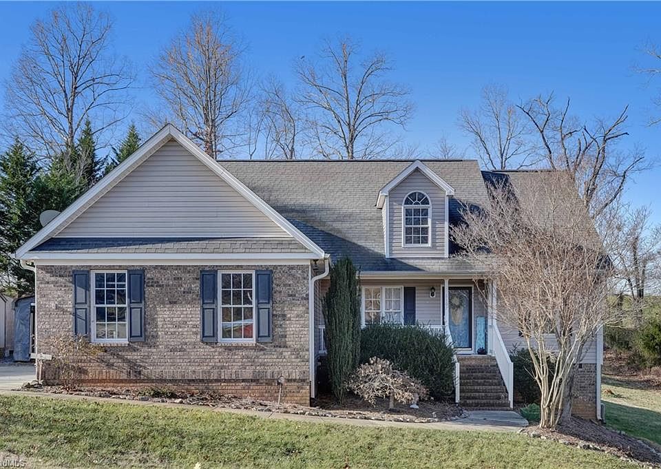 1st image of 8107 Kelly Oak Dr