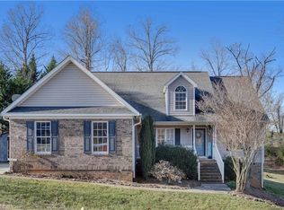 8107 Kelly Oak Dr, Browns Summit, NC 27214