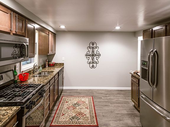 4th image of 35 Cherokee Dr
