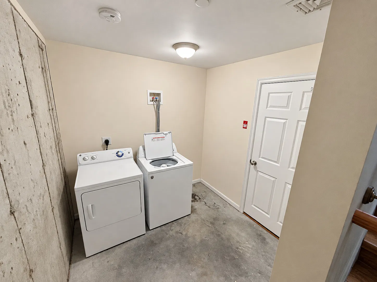 3 bed, 2.5 bath, 1750 sqft, $3,650 — Photo 2