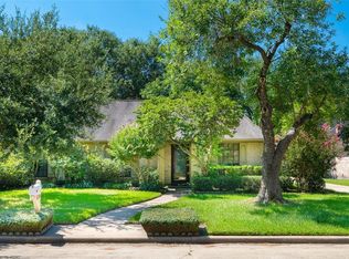 15719 Knoll Lake Dr, Houston, TX 77095