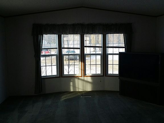 Spacious living room