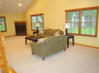 15261 Oak Point Dr, Spring Lake, MI 49456