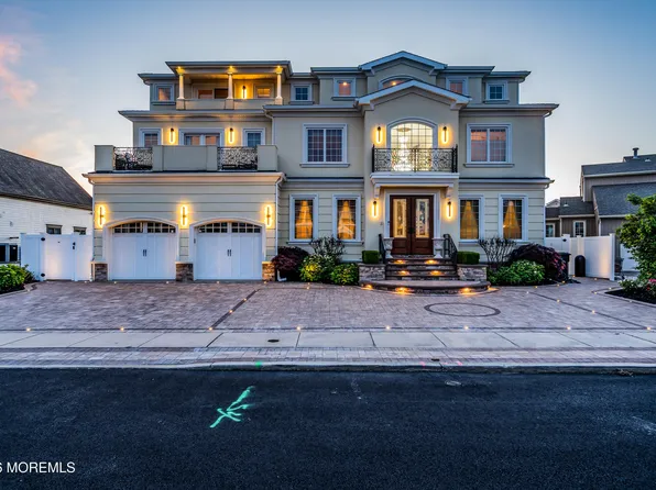 32 Freeman Court, Toms River, NJ 08753