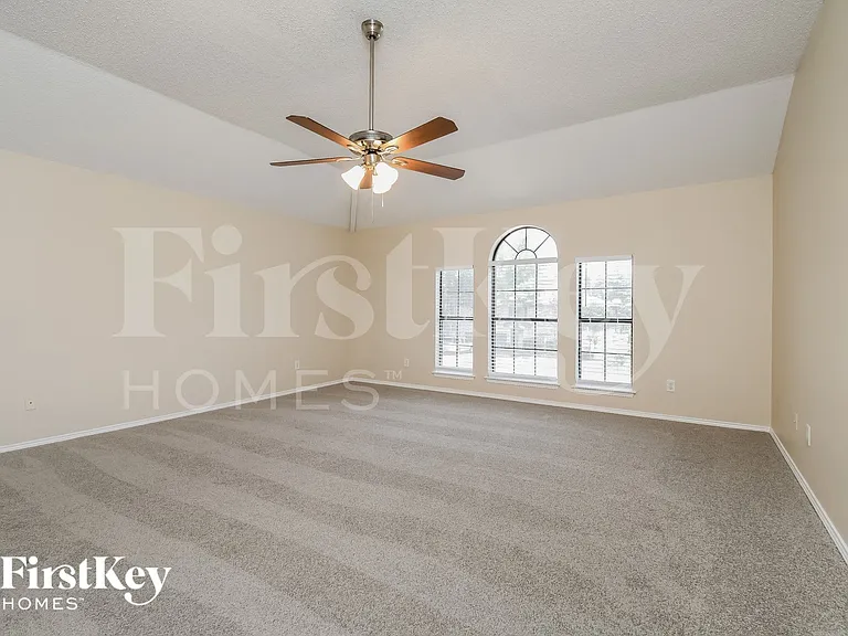 905 Shady Brook Ln — Photo 10