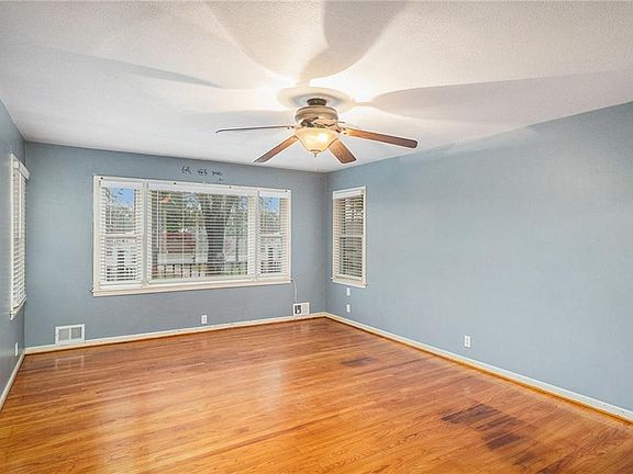 5th image of 269 N Bridge St