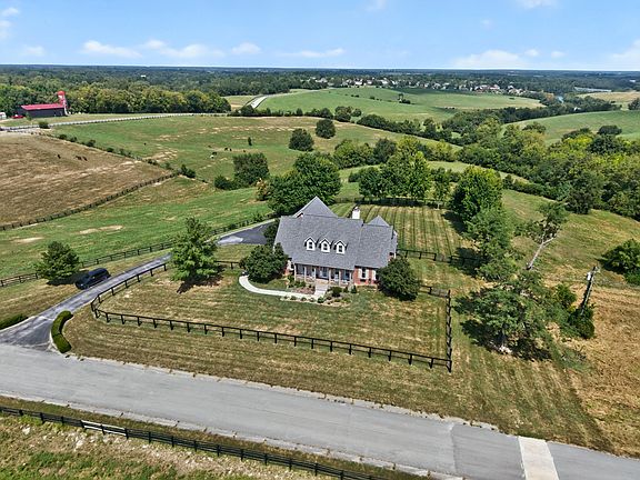 4th image of 598 Victoria Way