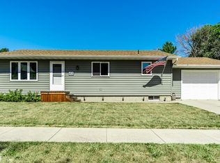 406 E Maple Ave, Conrad, IA 50621