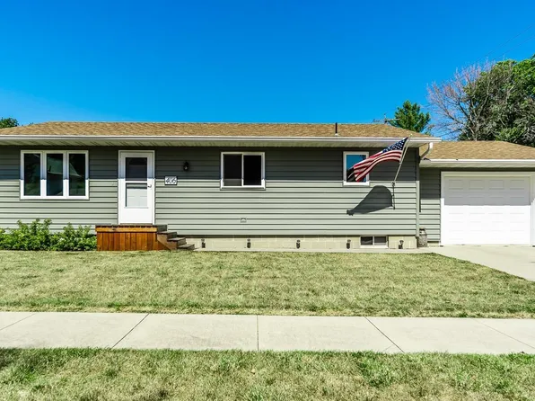 406 E Maple Ave, Conrad, IA 50621