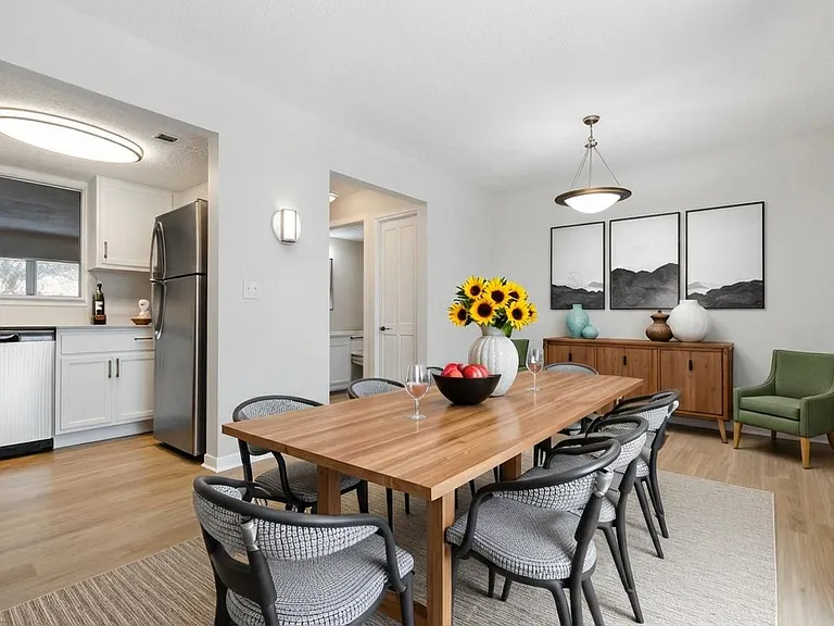 Lochwood Apartments — Photo 13