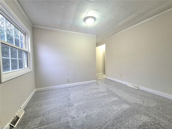 5th image of 119 Hines Dr