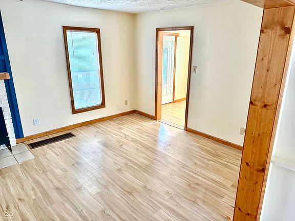 4th image of 1523 E County Road 350 N