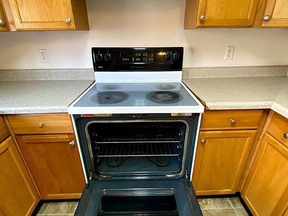 3rd image of 810 Mary Anne Dr #C