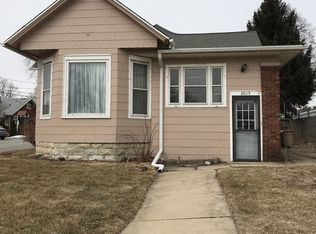 2015 4th St, Peru, IL 61354