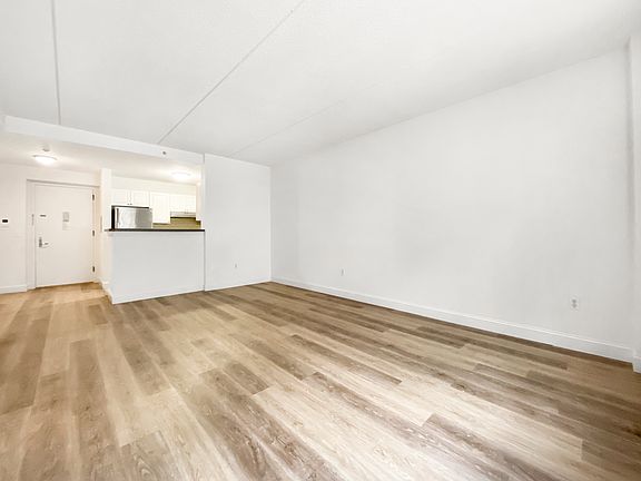 2nd image of 304 W 117th St APT 3F
