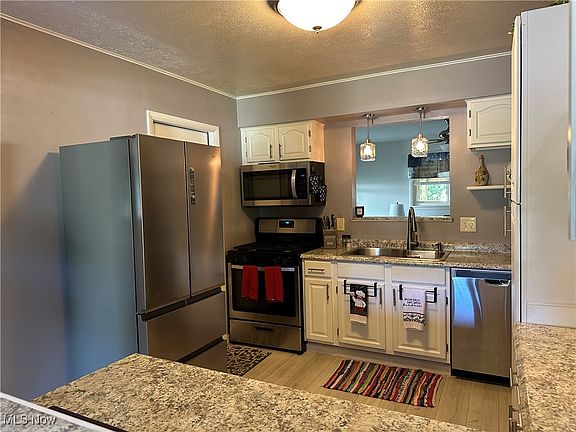 4th image of 7548 Holly Dr
