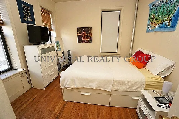 Rented by Universal Realty Group | media 18