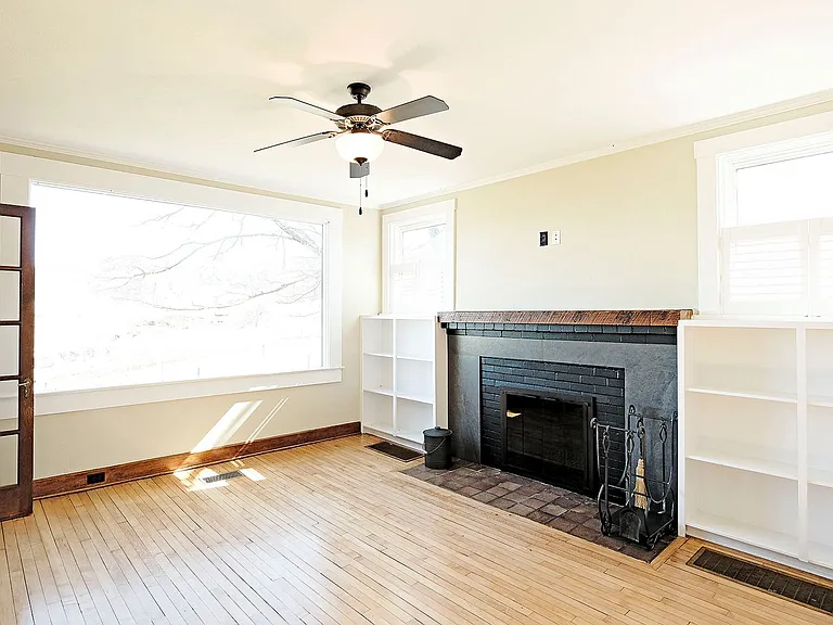 4577 Stony Point Rd — Photo 6