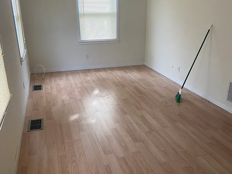 20 W Franklin Ave — Photo 10