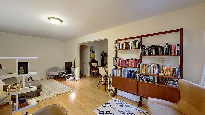 Rented by Emor Management Inc. | media 11