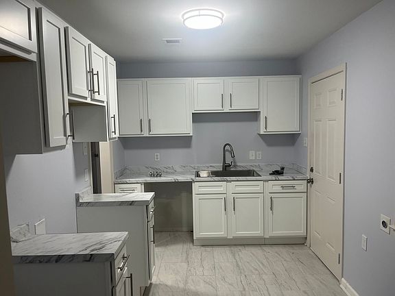 2nd image of 1499 Hamilton St
