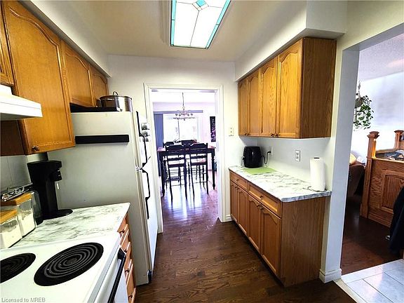 5th image of 109 Essex Point Dr