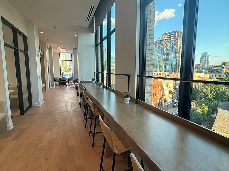 1100-15 W Grand Ave #318 — Photo 38
