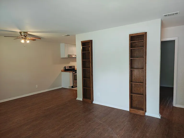 3207 Locke Ln — Photo 6