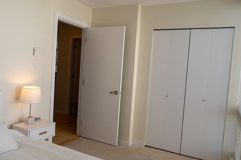 Surrey Apartment for rent - 2 Bedrooms — photo 17