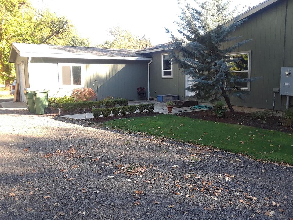 Entrance to rental, garage not included.