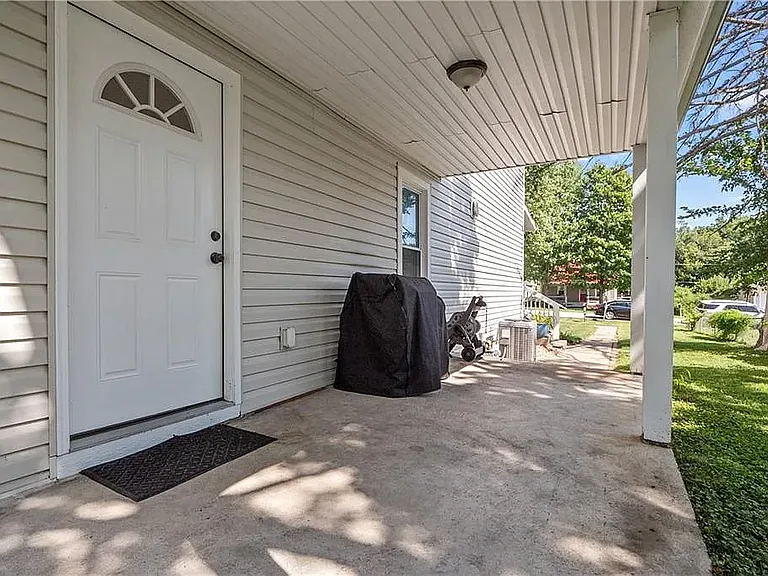 210 E Kay St — Photo 4