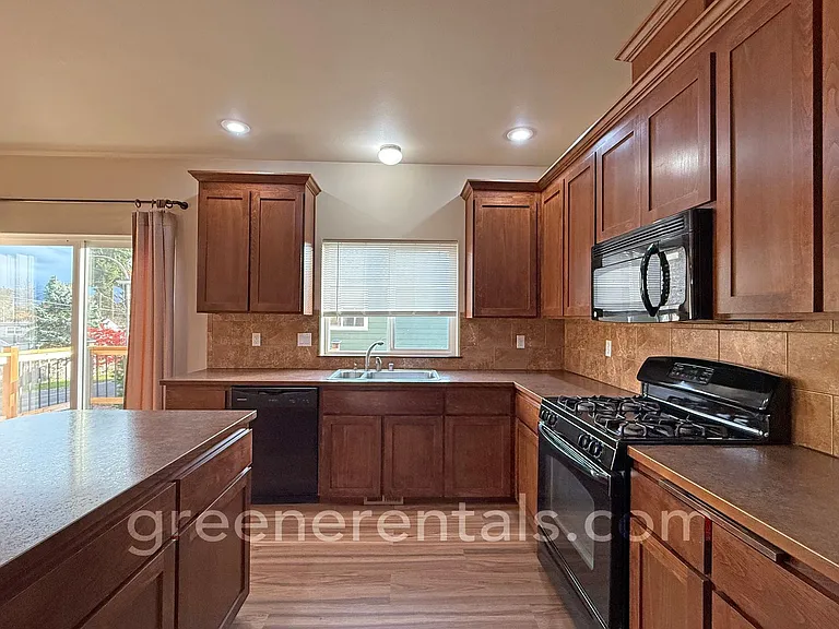 611 H St SW — Photo 14