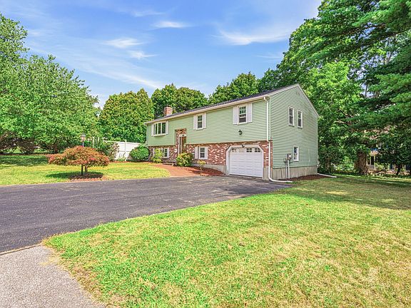 2nd image of 25 Oak Ridge Way