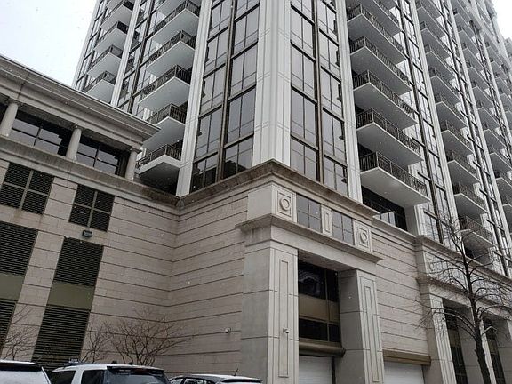 3rd image of 1335 S Prairie Ave Unit 601