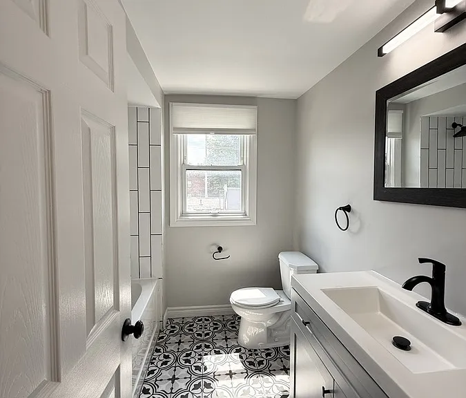 1677 Victoria Ave — Photo 43