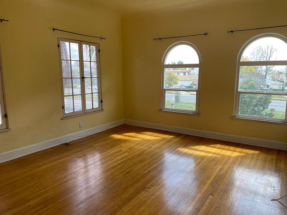 1st image of 5709 Huntington Dr N #1
