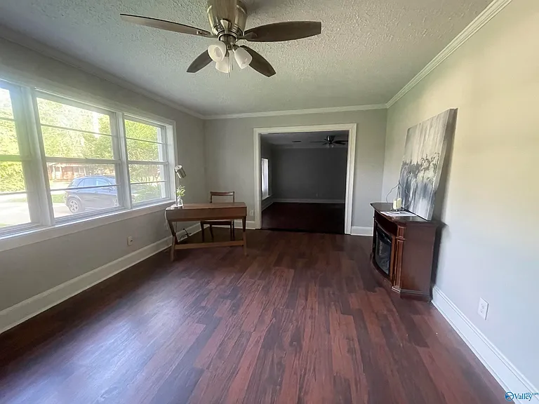 709 Marion Dr — Photo 13
