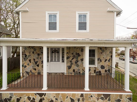 3rd image of 1057 Narragansett Blvd