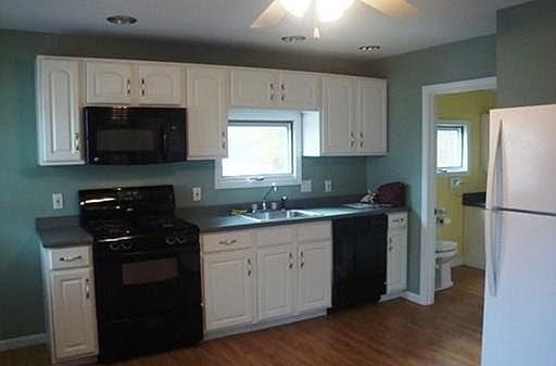 2nd image of 866 Lakeview Ave #1