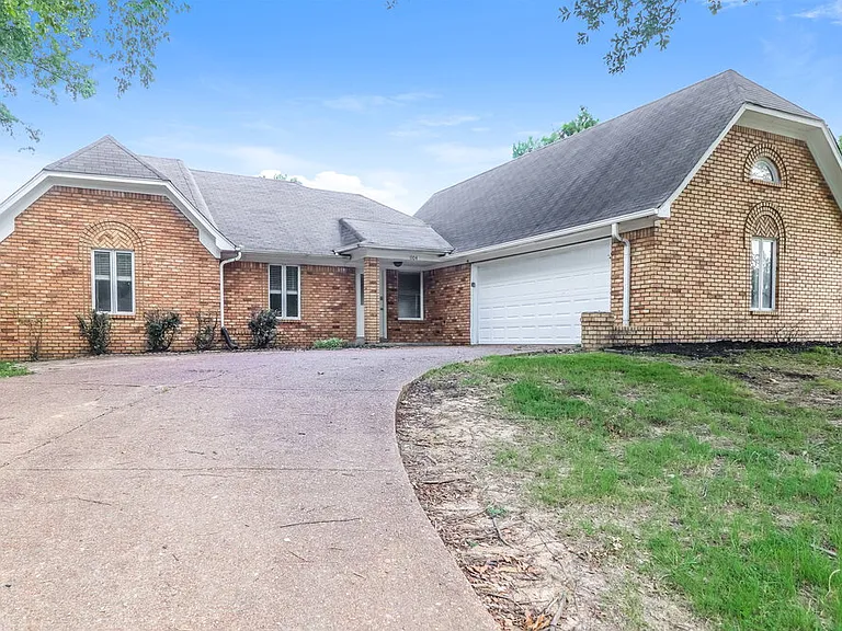 1104 Fox Trace Cv — Photo 3