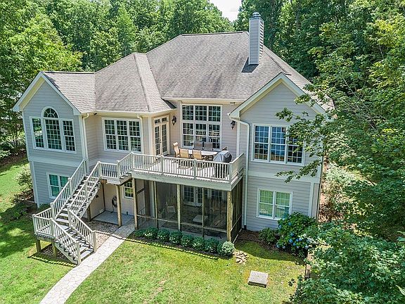 3rd image of 111 Birchwood Ct