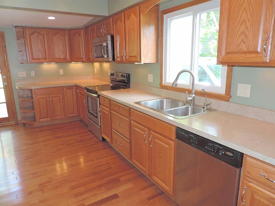 1st image of 647 Lakeview Ave