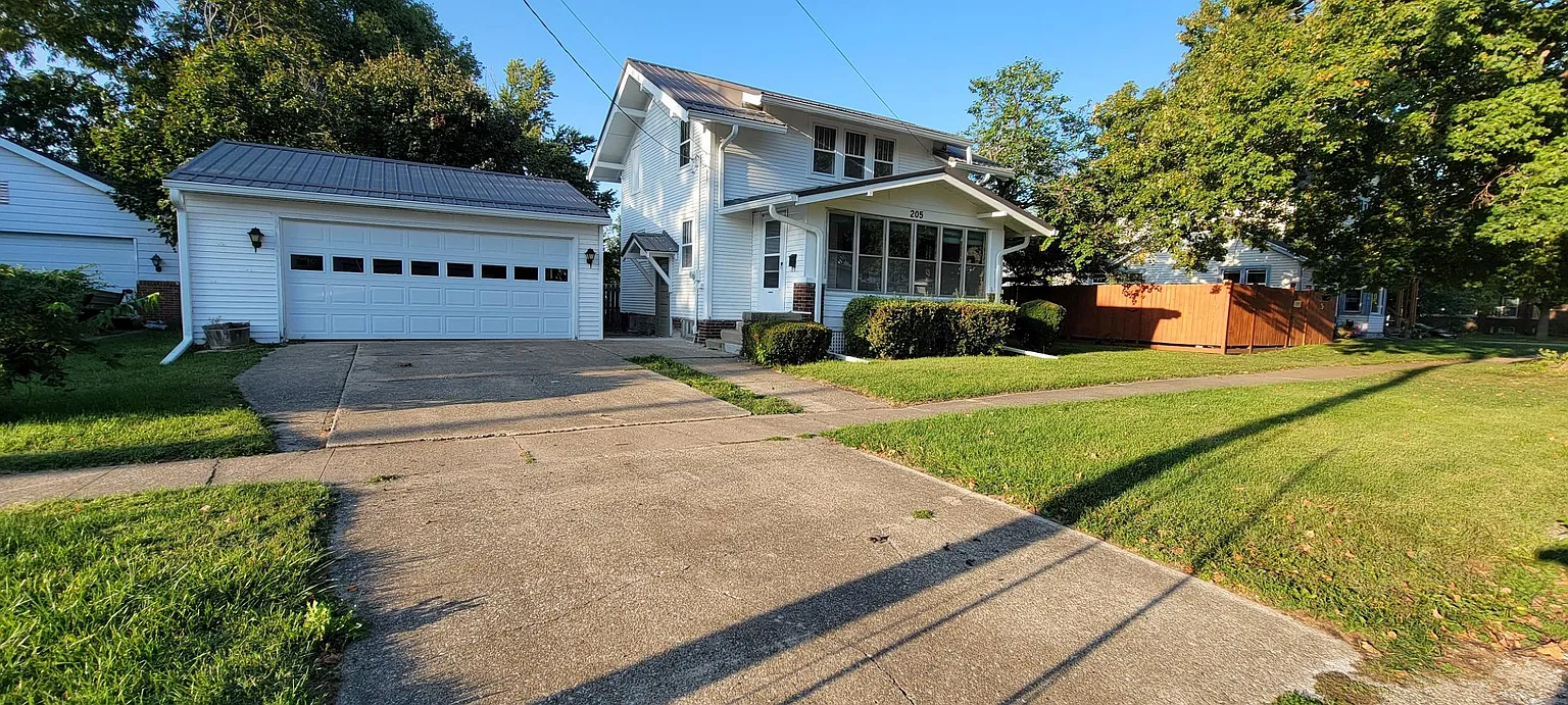 205 W Pearl St photo 1
