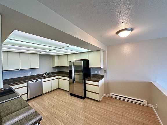 3rd image of 600 S State St APT 101