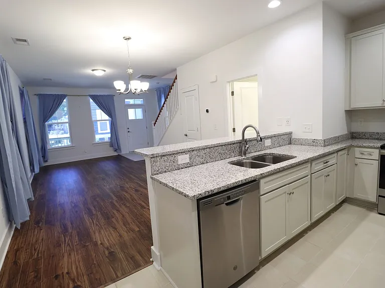 307 Saint Anns Aly — Photo 13