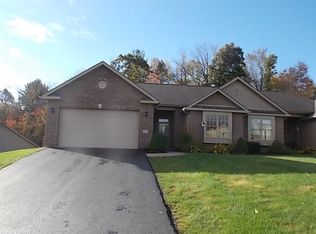 1056 Cross Creek Dr, Uniontown, PA 15401