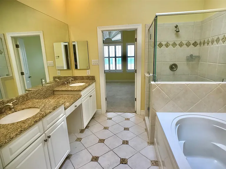 2104 Bancroft St — Photo 30